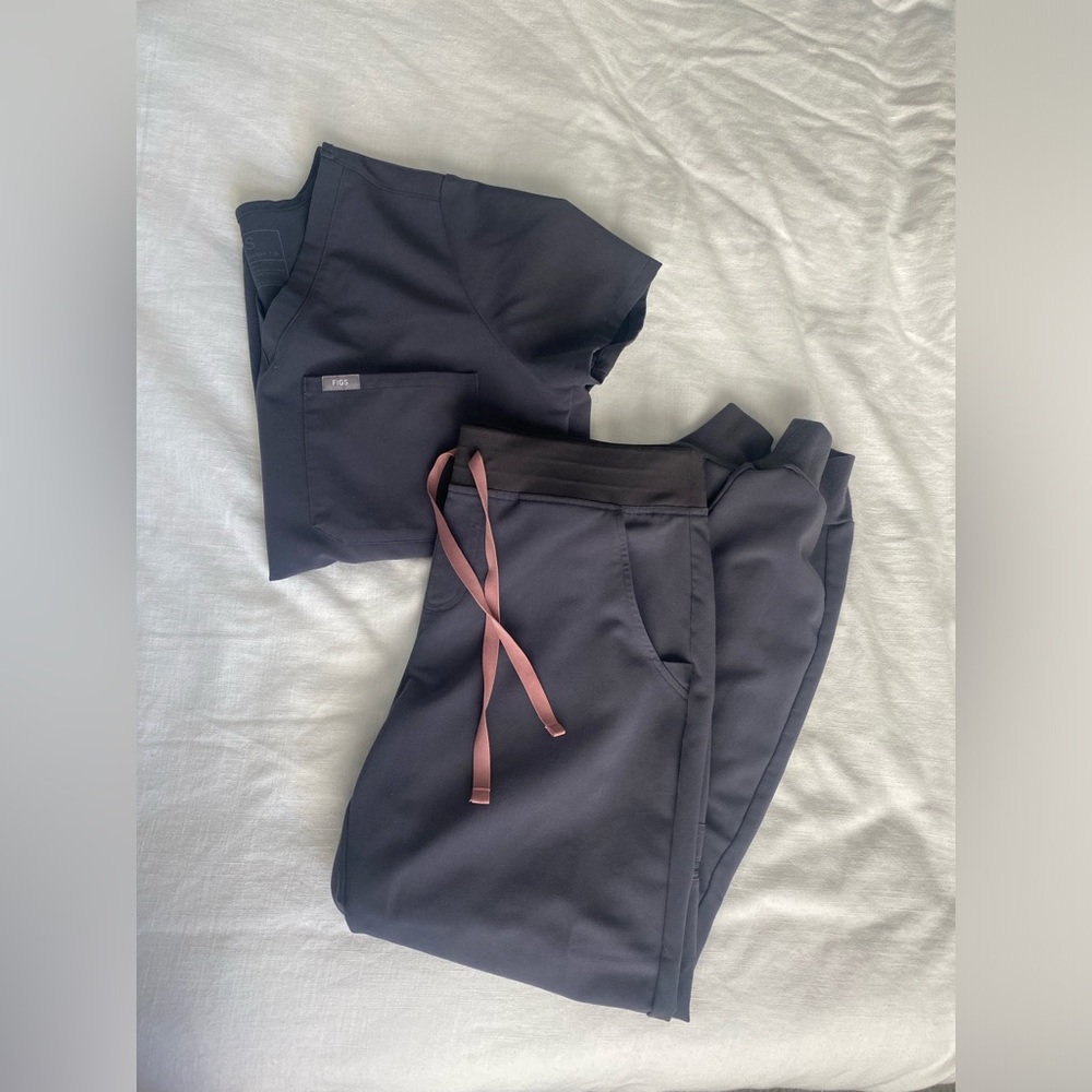 Charcoal Catarina Top and Zamora Jogger Set